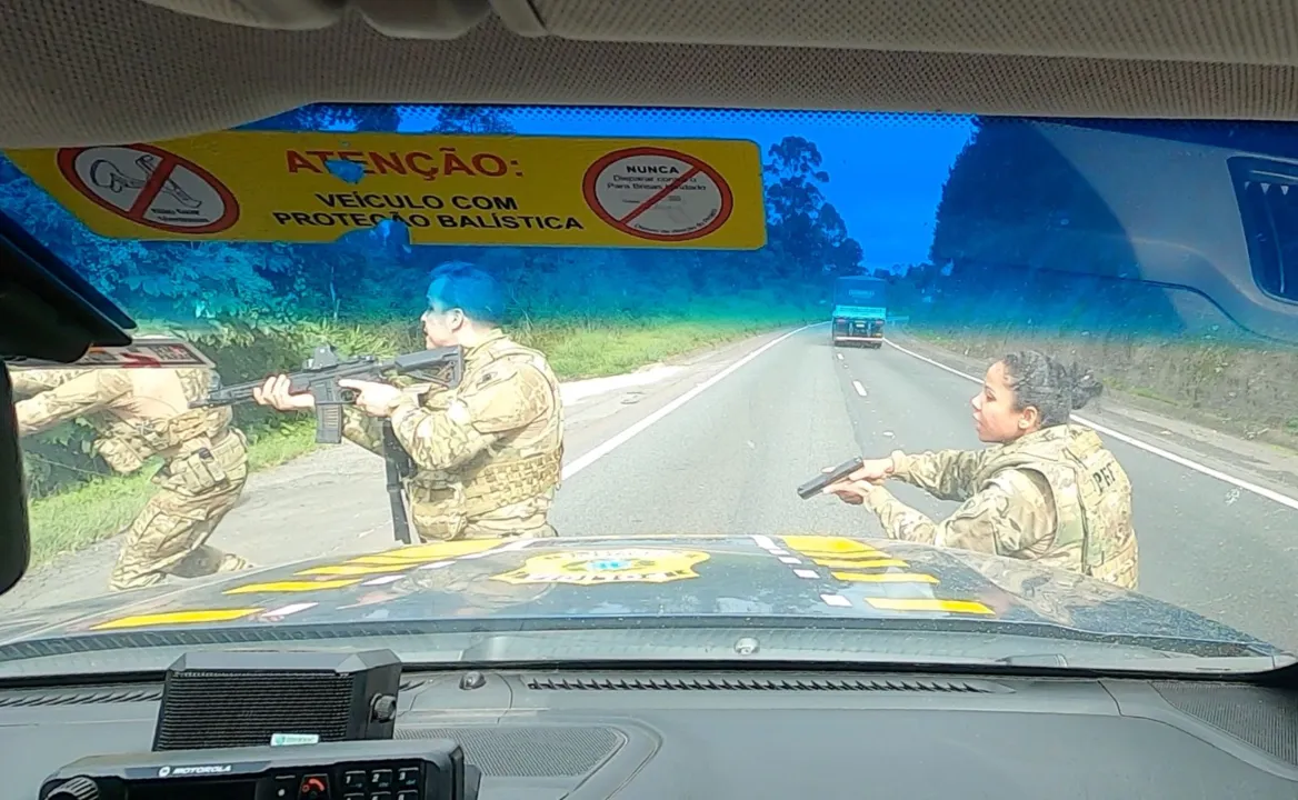 Bandidos foram presos com 422 kg de maconha