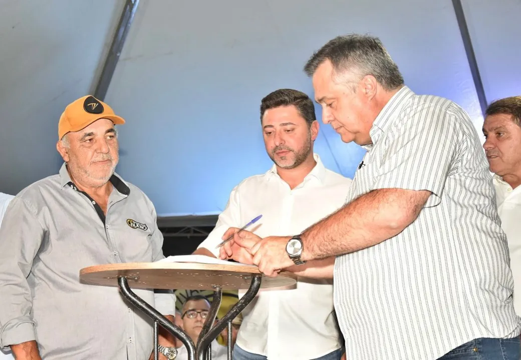 Beto Preto e prefeito de Jandaia do Sul Lauro Junior no Festival da Cachaça