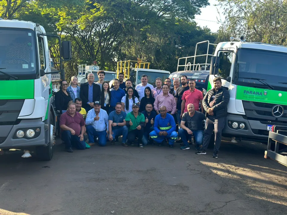 Caminhões-pipa saíram de Ivaiporã nesta terça-feira