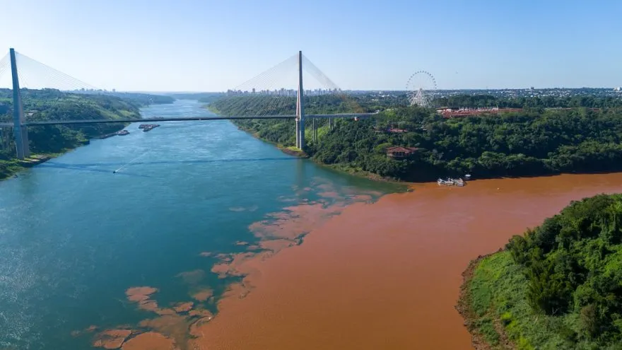 Encontro de águas dos Rios Iguaçu e Paraná chama a atenção após cheia