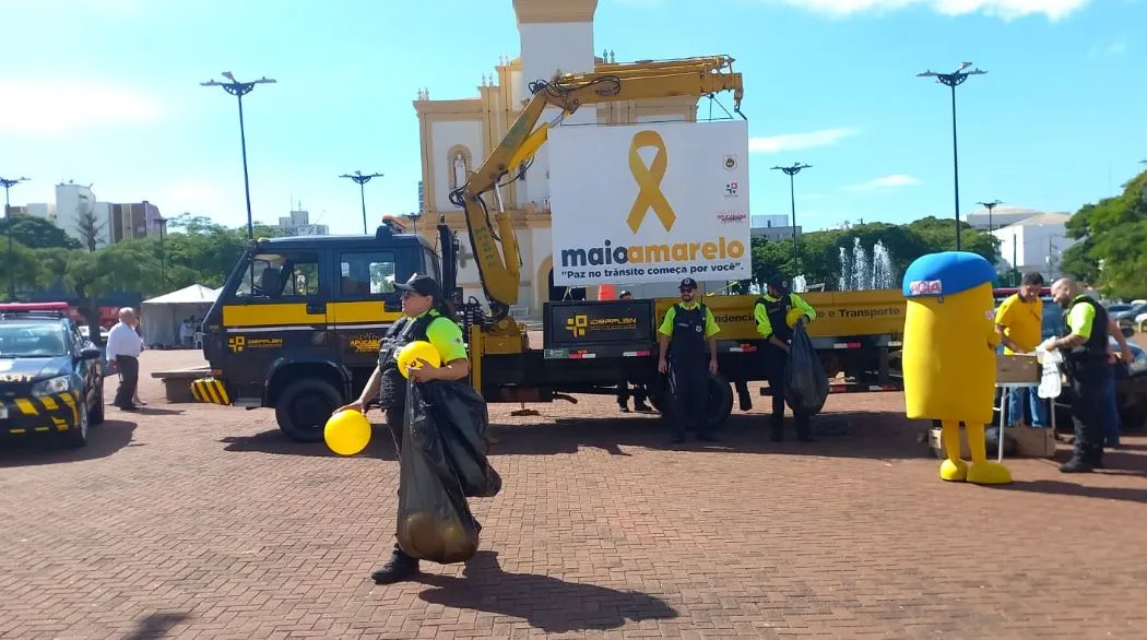 Evento na Praça Rui Barbosa de lançamento do "Maio Amarelo"