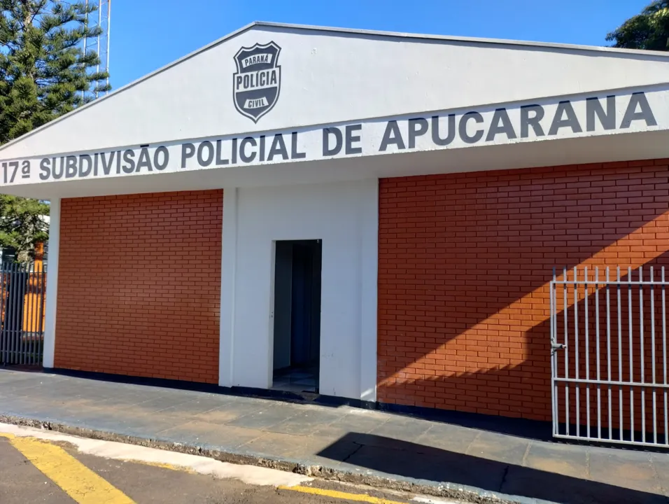 Ele foi levado para a 17ª Subdivisão Policial de Apucarana