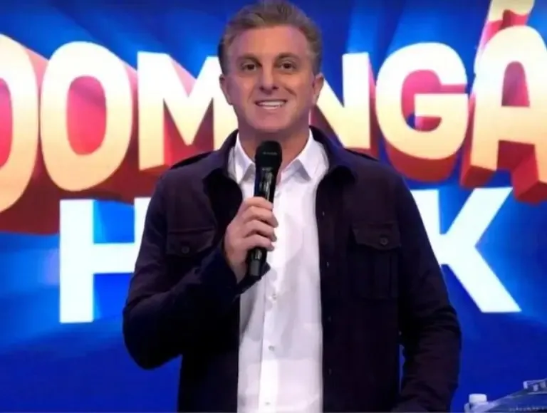 Luciano Huck organiza futebol beneficente com famosos para ajudar RS