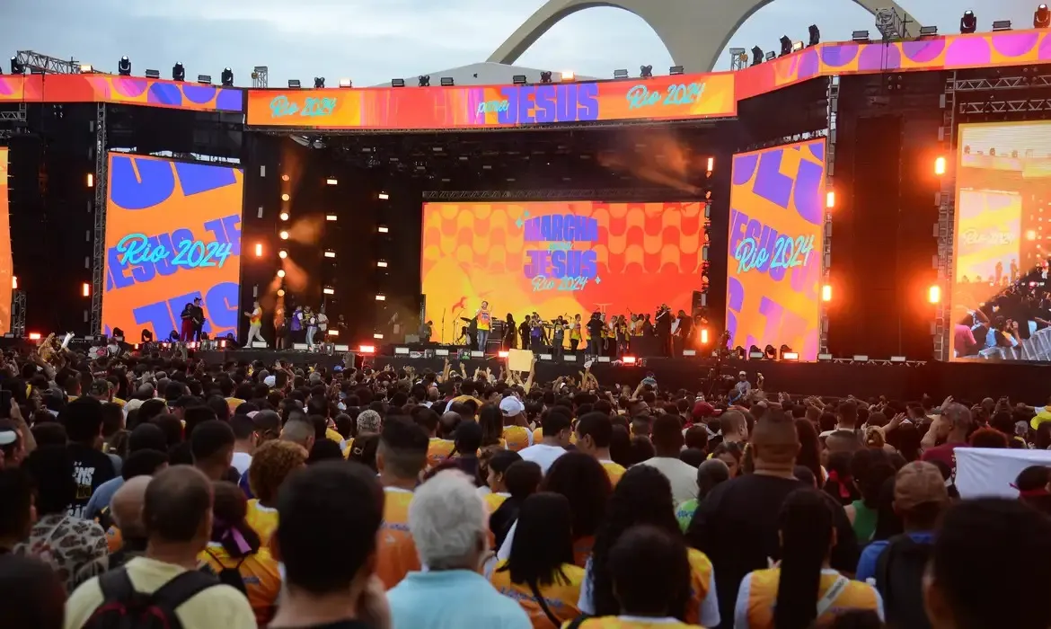 Marcha para Jesus reúne milhares de fiéis no RJ