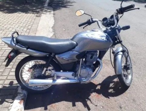 Moto foi furtada em frente ao trabalho do proprietário