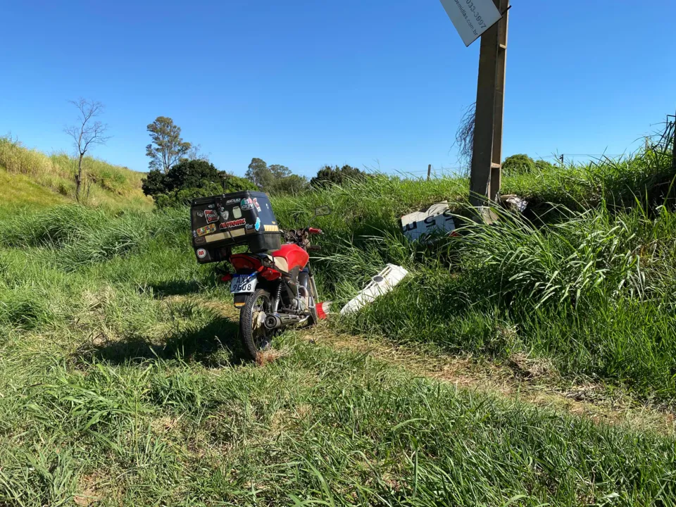 Motociclista sofre queda próximo ao 'Bonezão' e mobiliza bombeiros