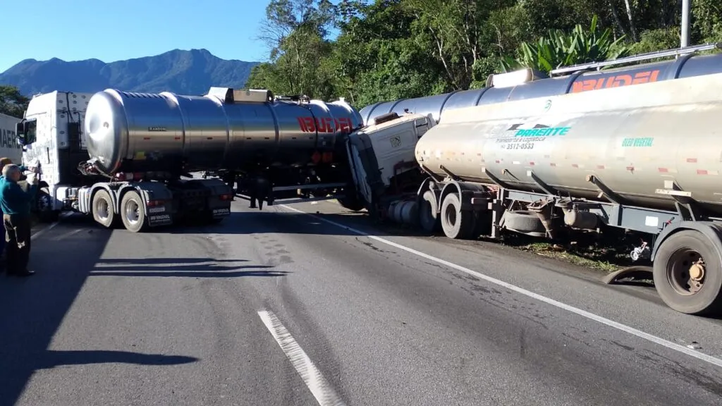 O acidente aconteceu na manhã desta quarta-feira (29)