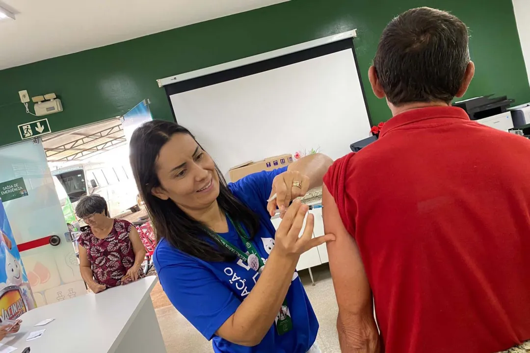 Paraná começa a vacinar público geram contra a gripe