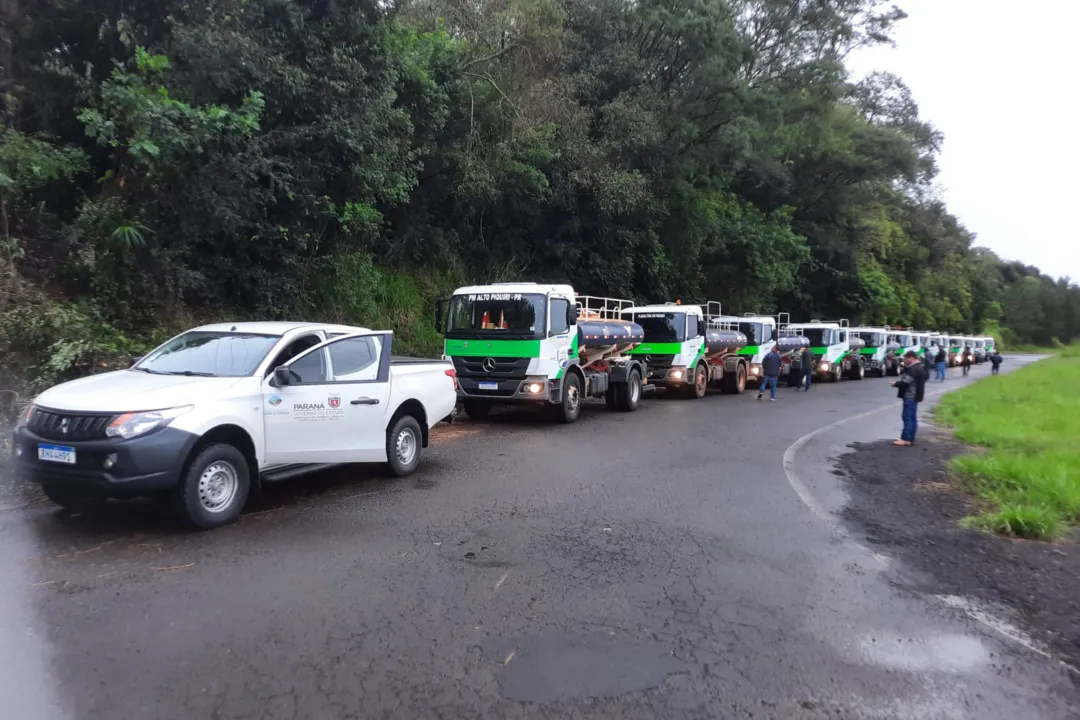 Paraná manda mais 30 caminhões-pipa para auxiliar o Rio Grande do Sul