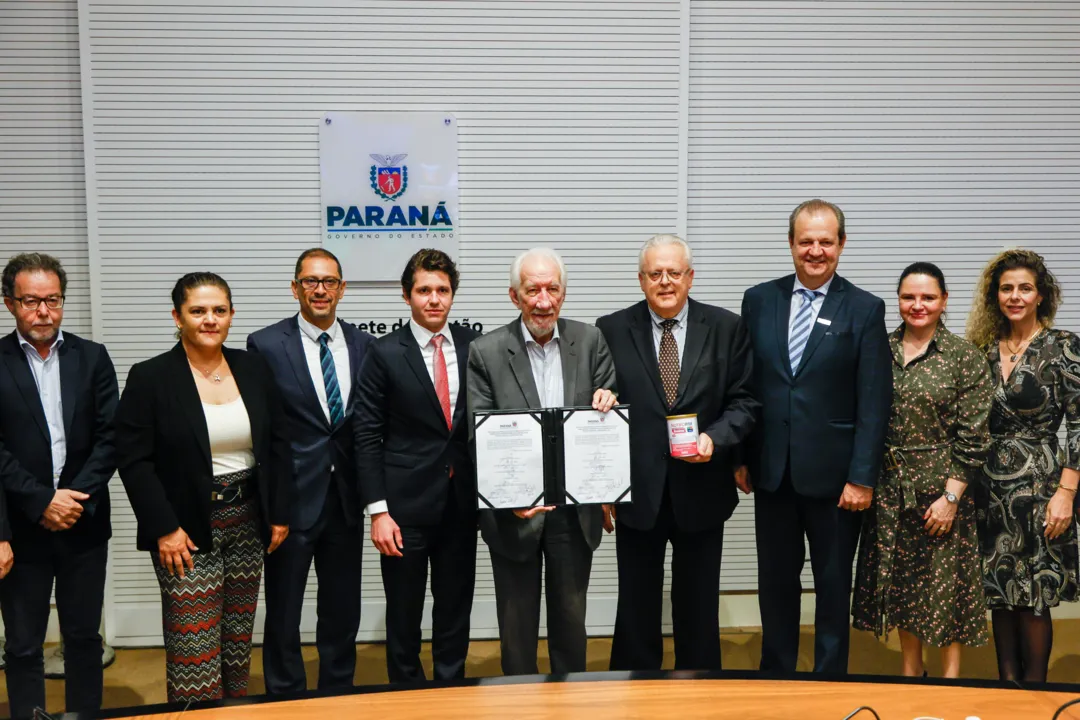 Tecpar assina protocolo de intenções para implantação de fábrica no parque tecnológico de Maringá.