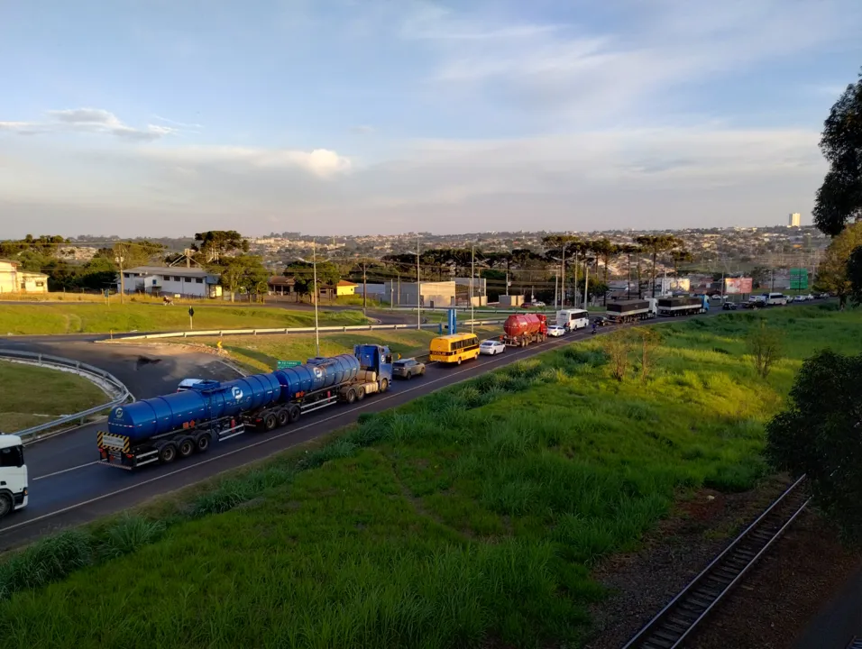 Trânsito está congestionado na BR-369, saída para Arapongas