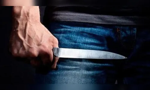 Briga por contas de água e luz termina em ameaça com faca na região