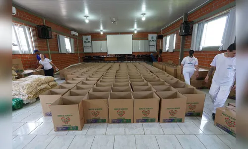 Paraná enviará alimentos, colchões e 144 mil copos de água ao RS