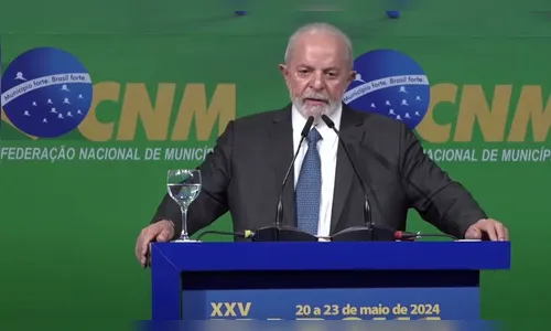 Lula recebe vaias em encontro de prefeitos e pede 'civilidade'