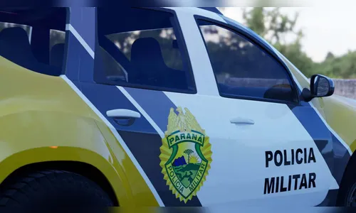 Mecânicos usam viatura da PM para ir ao bar e acabam presos no PR