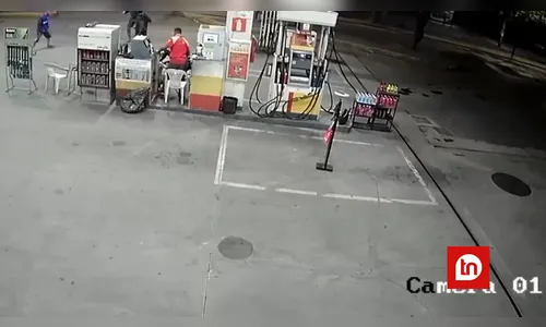 Homem é espancado até a morte em posto de combustíveis; veja flagrante
