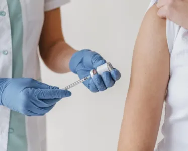 A vacinação contra a gripe é ofertada para toda a população a partir de seis meses de idade