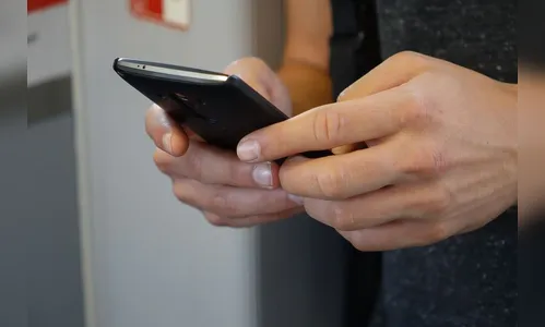 Homem é espancado e tem celular e narguilé roubado em Califórnia