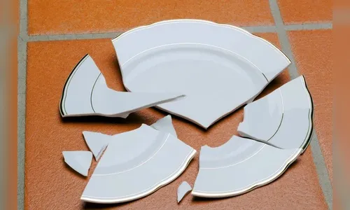 Durante briga de casal, homem quebra prato e fere a esposa em Jandaia