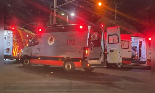 Motociclistas ficam feridos após acidente no centro de Arapongas