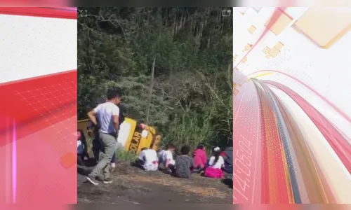 Acidente com ônibus escolar deixa pelo menos dois feridos graves