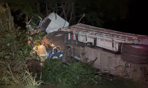 Homem morre em grave acidente entre carro e carreta na BR-277 no PR
