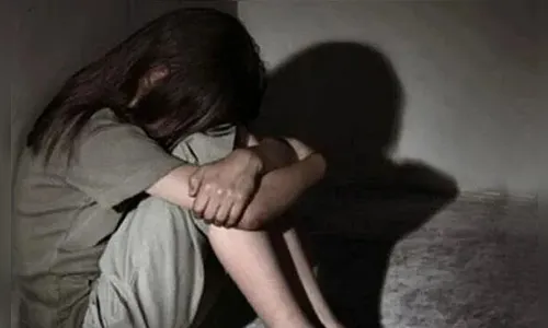 Professor é afastado após importunar 5 adolescentes de 15 anos no PR