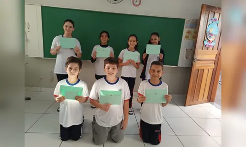 Estudantes enviam cartas para vítimas das enchentes no RS