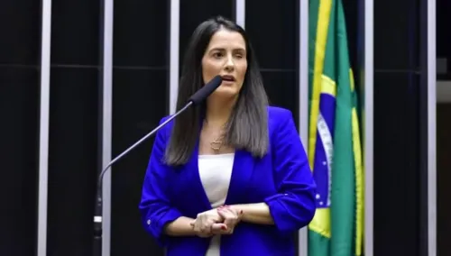 Amália Barros faleceu neste domingo (12)