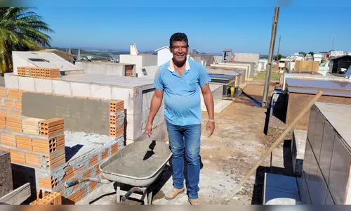 Profissão de sepultador passa de pai para filho em Apucarana