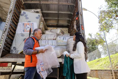 Ao todo, 15 caminhões partem de Curitiba, Londrina, Cascavel, Toledo, Marechal Cândido Rondon e Loanda com os donativos durante esta segunda-feira