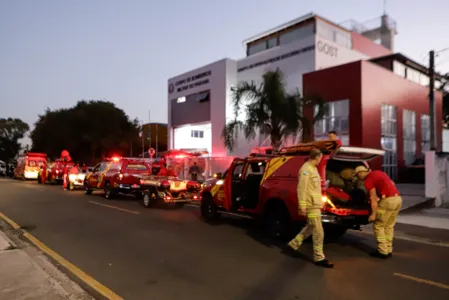 Ao todo, 32 bombeiros militares, nove viaturas e quatro embarcações seguiram para o Rio Grande do Sul na última quinta-feira (2)