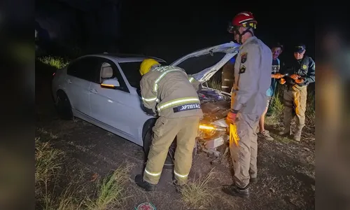 BMW bate em base de viaduto da BR-376 na Vila Reis