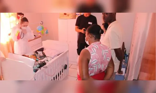 Bebê de 1 ano e 4 meses que viveu na UTI desde que nasceu recebe alta