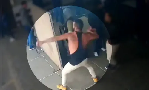 Pai invade escola atrás de aluno que teria feito bullying contra filho