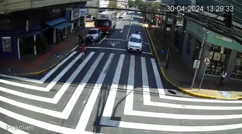 Câmera registrou acidente na Rua Ponta Grossa