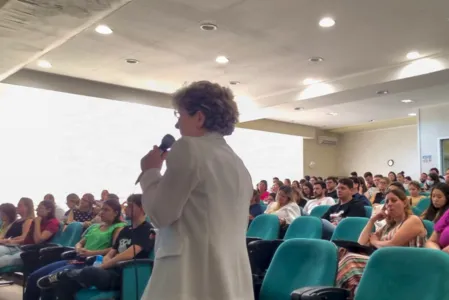 Capacitação promovida no auditório do Hospital Universitário de Maringá