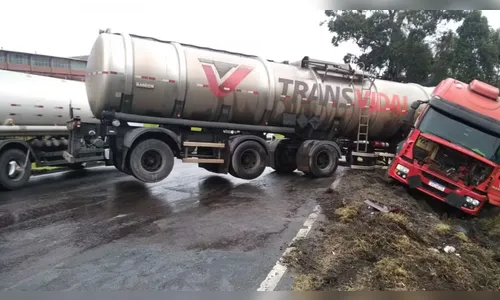 Carreta com carga inflamável fica em 