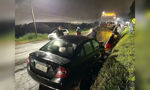 Chuva, neblina e colisão deixam trânsito lento na Avenida Brasil