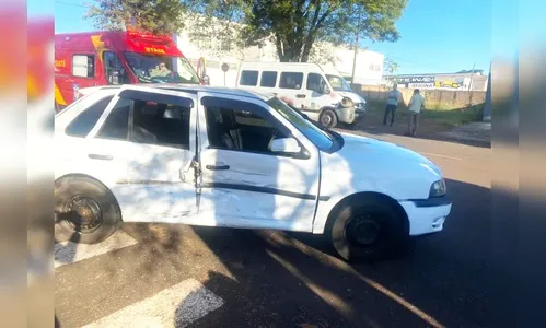 Acidente de trânsito envolve carro e van em Apucarana