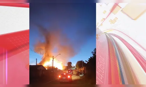 Casa abandonada é consumida pelo fogo em Marilândia do Sul