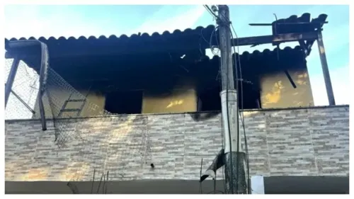Casa foi incendiada pelo menor em Jacarepaguá