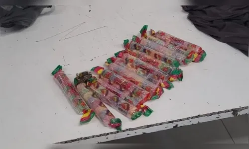 Casal furta balas de goma de idosa que trabalhava em semáforo