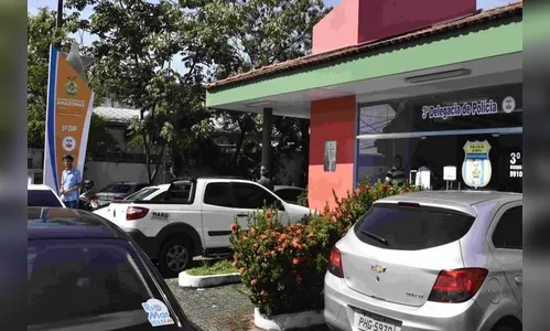 Pai abandona filho e finge ter encontrado o recém-nascido na calçada