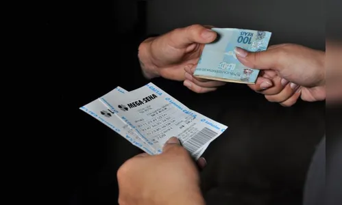 Funcionários de banco impedem que idosa caia em golpe do bilhete