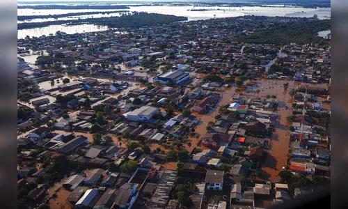 Afetados por enchentes no RS vão receber R$ 2 mil de doações via Pix