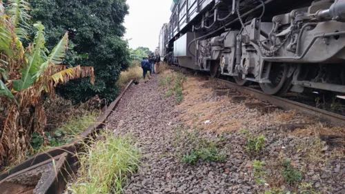 Corpo foi encontrado na manhã deste domingo (26) por um maquinista