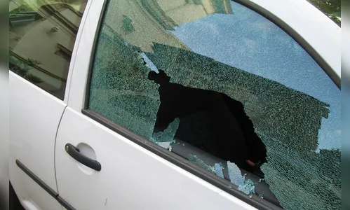 Apucaranense estaciona carro no centro e tem R$ 1,5 mil furtado