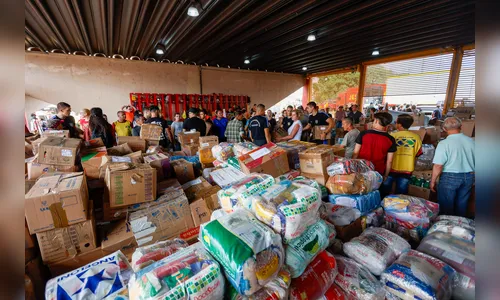 Paraná envia nova remessa com mais 400 toneladas doações ao RS