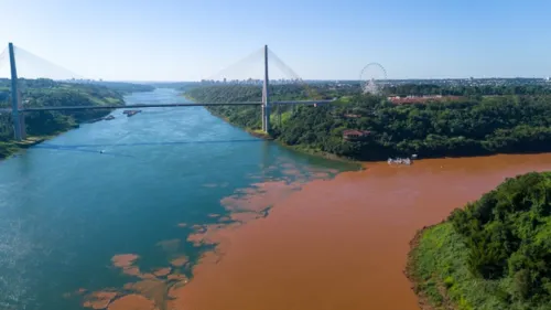 Encontro de águas dos Rios Iguaçu e Paraná chama a atenção após cheia